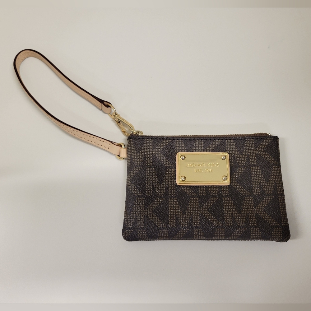 Michael Kors Small Signature Wristlet